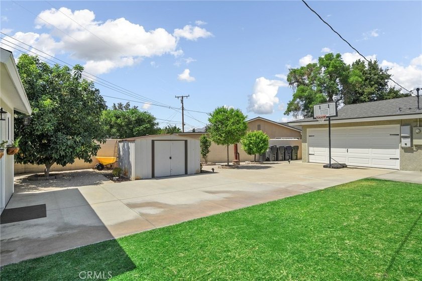 Nestled at the end of a peaceful cul-de-sac in one of Redlands' - photo 37