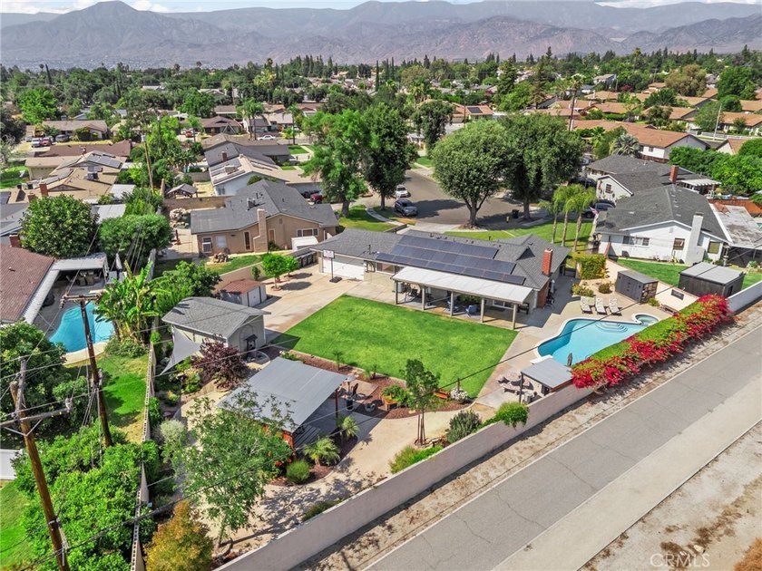 Nestled at the end of a peaceful cul-de-sac in one of Redlands' - photo 38