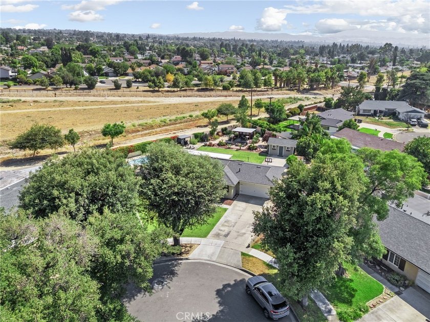 Nestled at the end of a peaceful cul-de-sac in one of Redlands' - photo 40