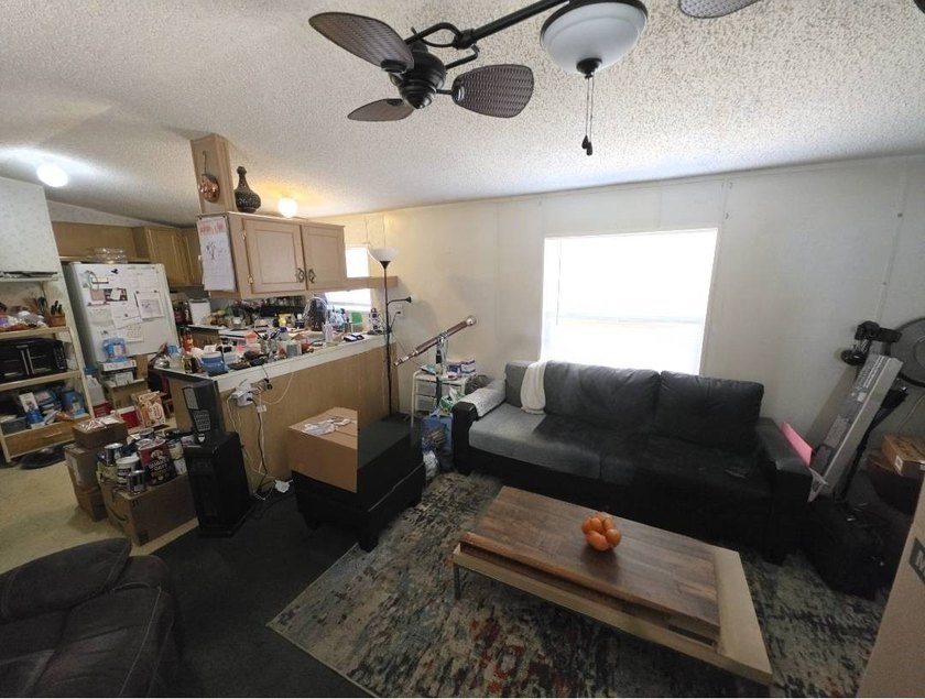 Welcome to Southernaire! This 1999 AMBE home offers a fantastic - photo 8
