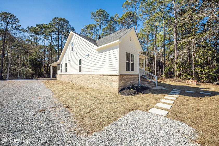 Welcome home to this beautiful new construction in Ocean - photo 7