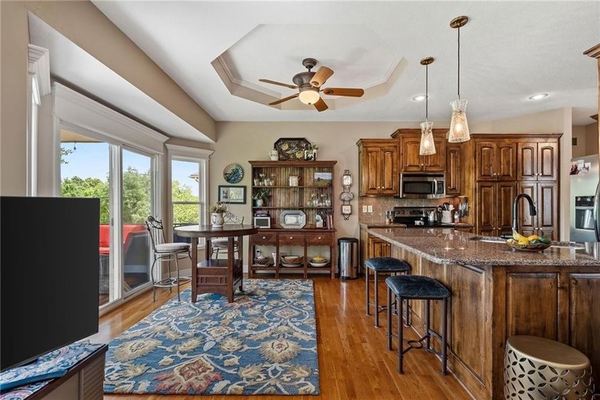 ENJOY EASY LIVING IN THE CREEKMOOR VILLAS! This impeccably - photo 15