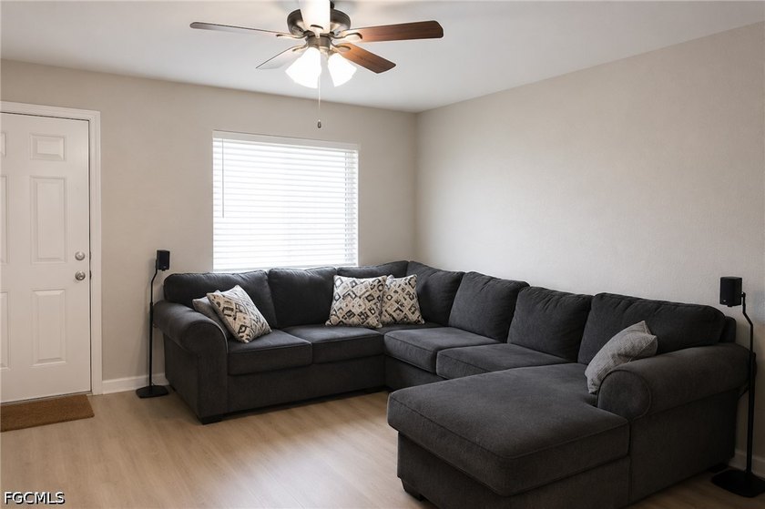 Beautifully maintained duplex featuring SHARED POOL two spacious - photo 10