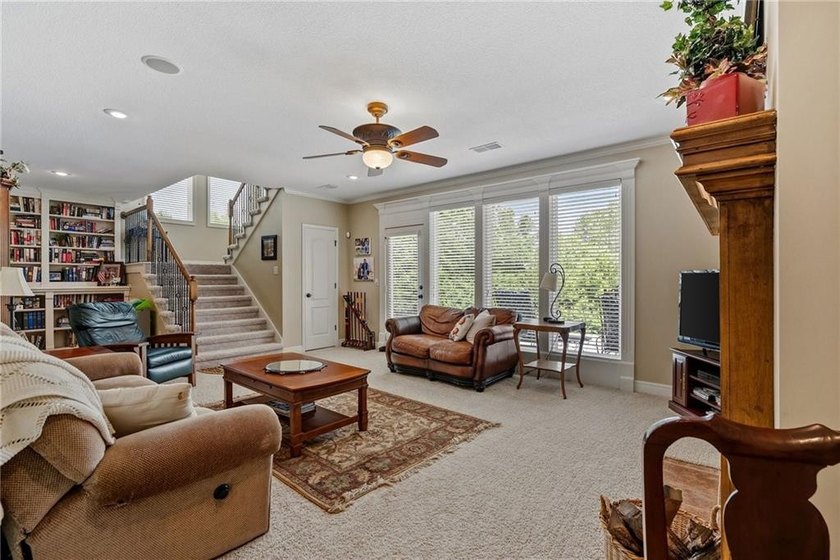 ENJOY EASY LIVING IN THE CREEKMOOR VILLAS! This impeccably - photo 30