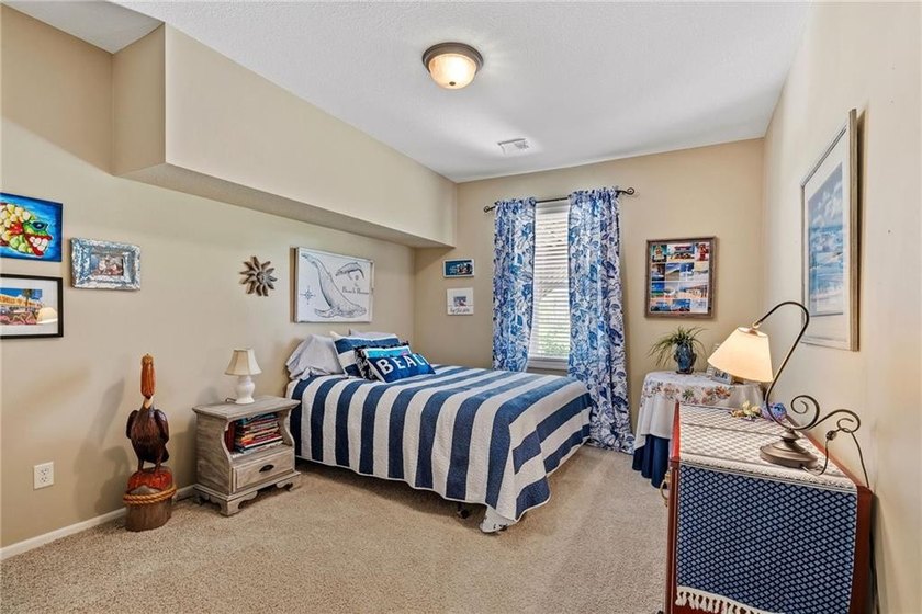 ENJOY EASY LIVING IN THE CREEKMOOR VILLAS! This impeccably - photo 35
