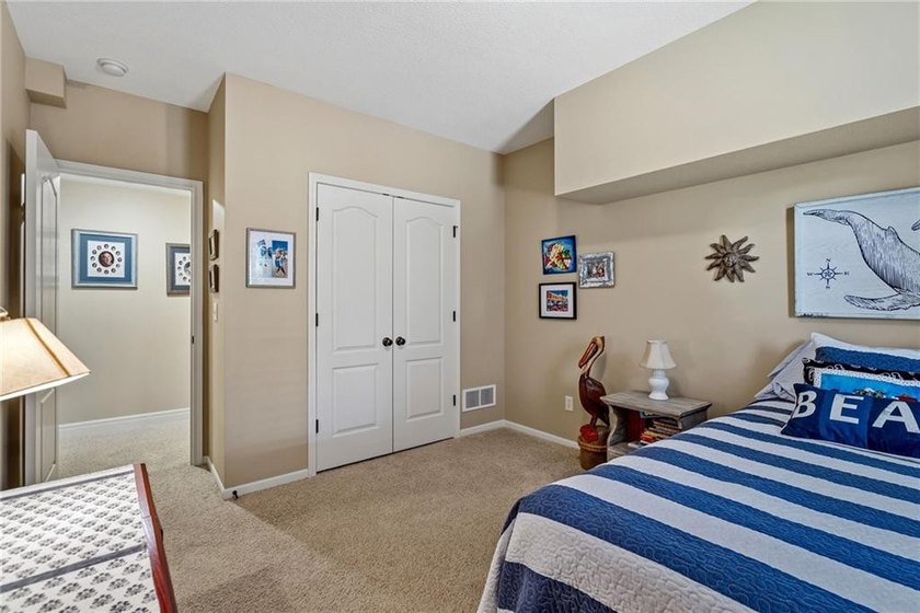 ENJOY EASY LIVING IN THE CREEKMOOR VILLAS! This impeccably - photo 36