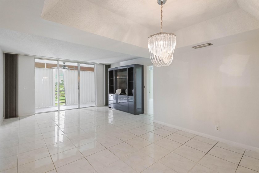 YOUR CHANCE TO BUY AT THE RIGHT PRICE &amp; REFRESH WITH YOUR OWN - photo 3