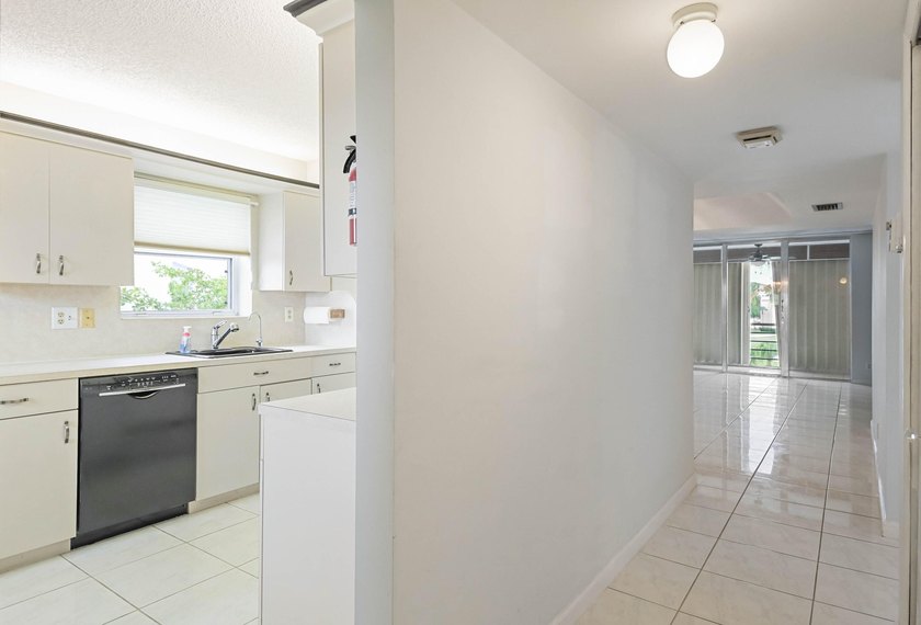 YOUR CHANCE TO BUY AT THE RIGHT PRICE &amp; REFRESH WITH YOUR OWN - photo 4
