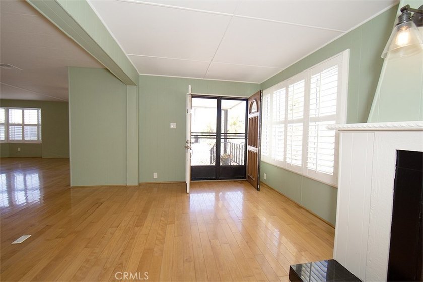 Beautiful and large 2 bedroom 2 bath home located in desirable - photo 9