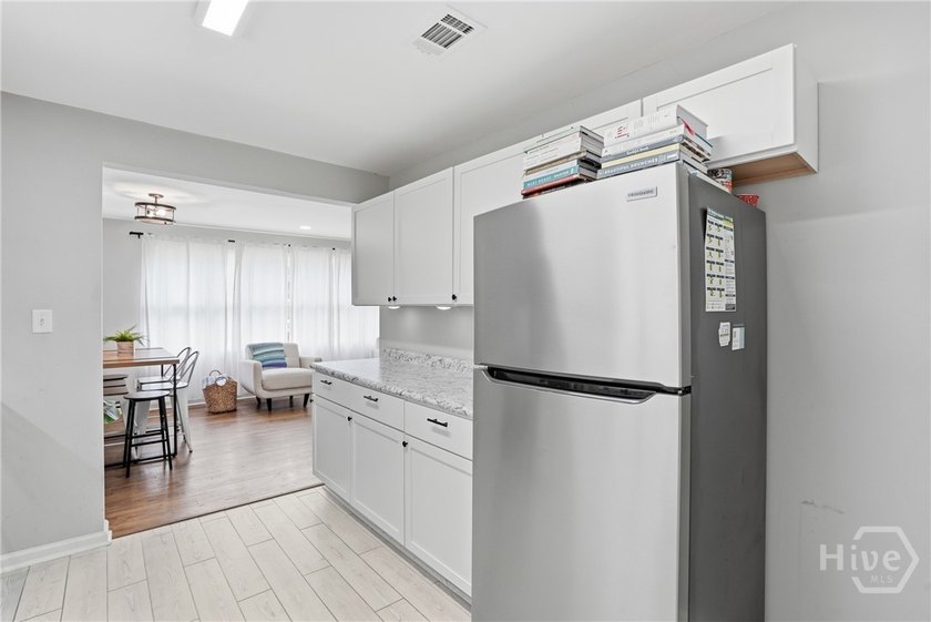 Welcome home to this charming 3 bed/ 1 bath midcentury brick - photo 14