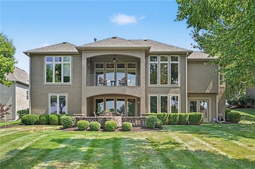 Welcome home! Step thru the impressive entry, soaring ceilings - photo 3