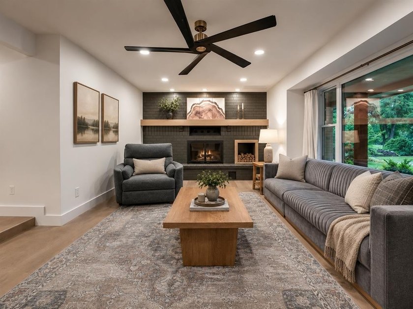 Experience the ultimate lakefront lifestyle at this beautifully - photo 5