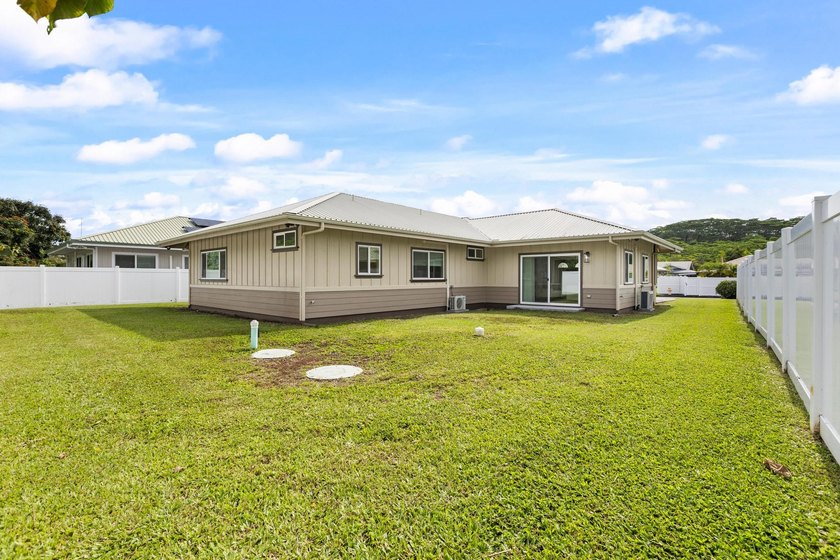 New construction with sophisticated modern finishes and a soft - photo 6