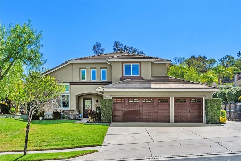 Welcome to this stunning residence perfectly designed for - photo 2