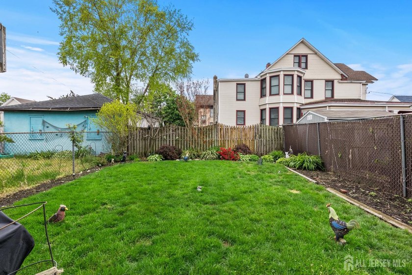 LOW Taxes!!!! LEGAL 4 FAMILY Located in the heart of South Amboy - photo 22