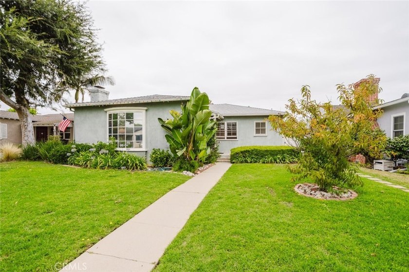 Charming single-story home offering approximately 1,957 square - photo 2
