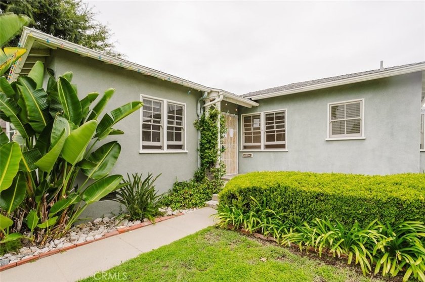 Charming single-story home offering approximately 1,957 square - photo 4