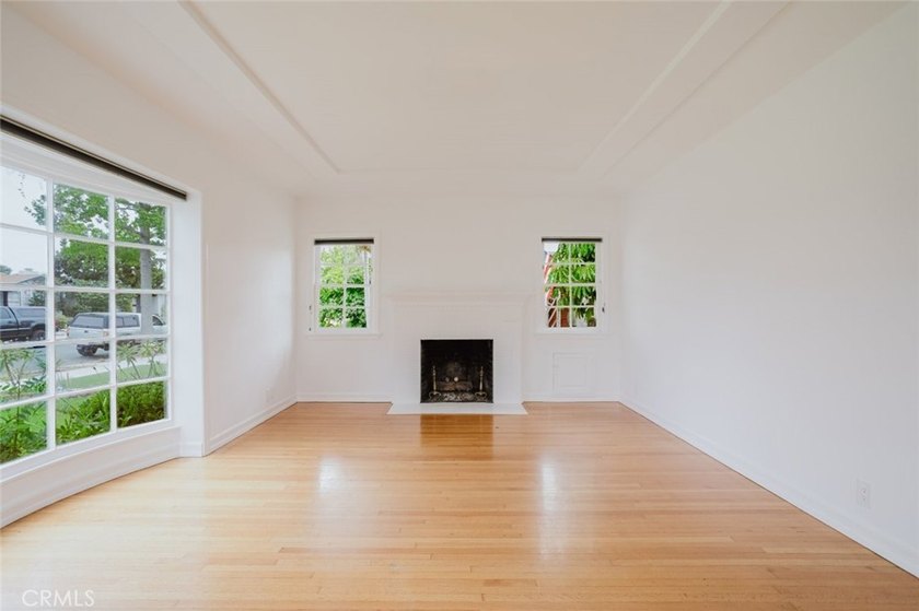 Charming single-story home offering approximately 1,957 square - photo 5