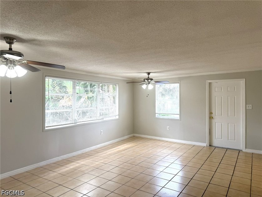 GREAT Investment Opportunity! Charming, Large Four Bedroom, Two - photo 3