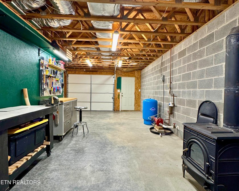 Private Estate on 20+ Acres | 4-Bedroom Home with Bonus Room - photo 25