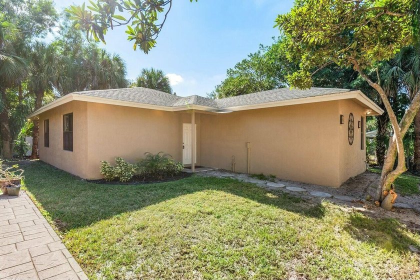 One of Kind 2 Homes, Beautiful treed acre lot in Desirable - photo 4