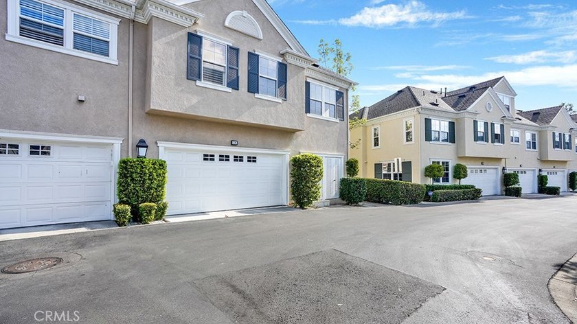 Modern Elegance Meets Resort Living in Ladera Ranch. Welcome to - photo 32