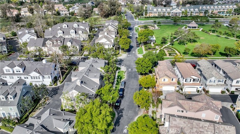 Modern Elegance Meets Resort Living in Ladera Ranch. Welcome to - photo 33