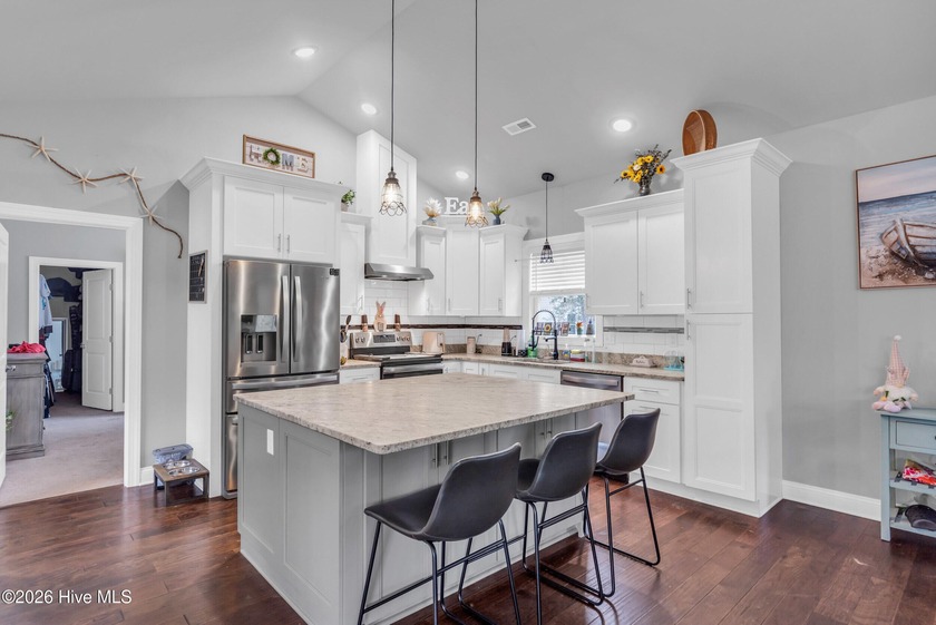 Welcome to your dream home! Located on 1.47 Acres, this stunning - photo 11