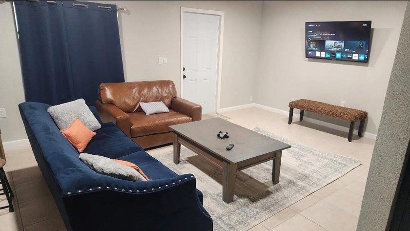 Located in the highly sought-after SoSo area of West Palm Beach - photo 5