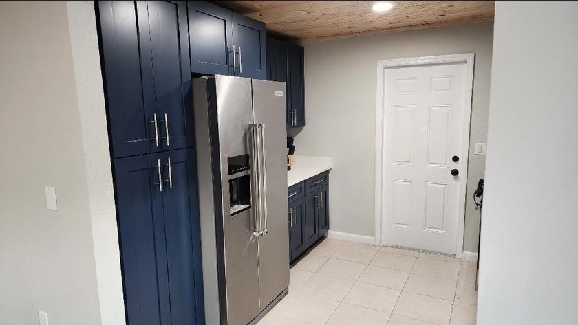 Located in the highly sought-after SoSo area of West Palm Beach - photo 6
