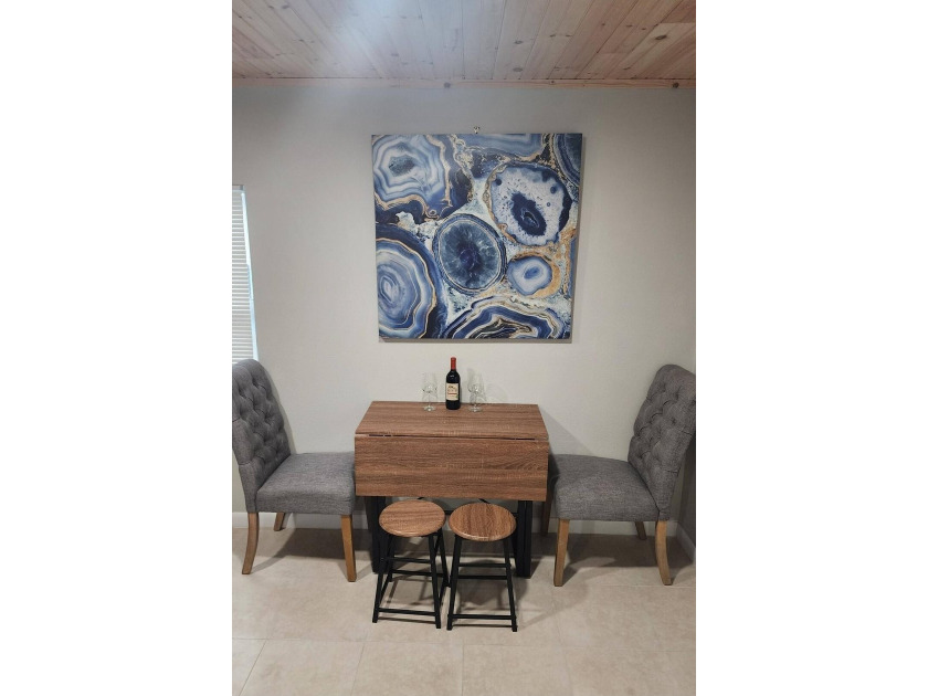 Located in the highly sought-after SoSo area of West Palm Beach - photo 8