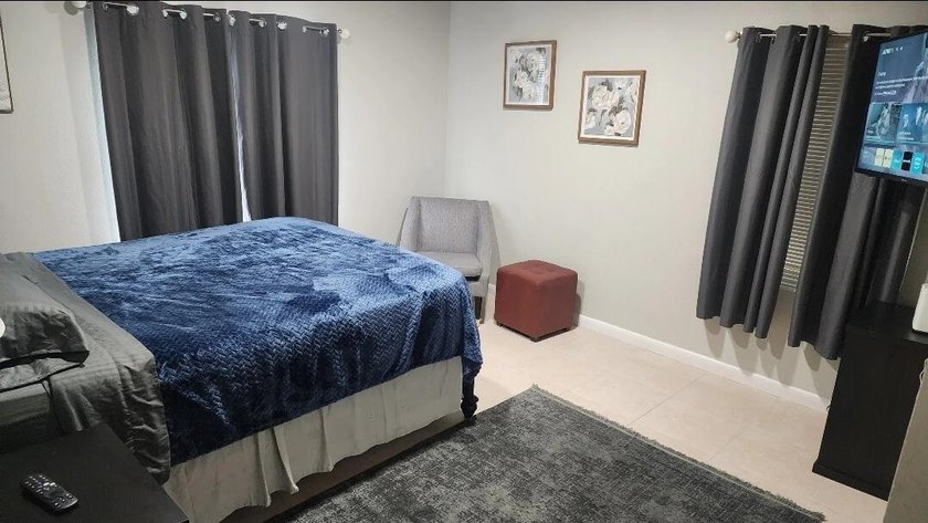 Located in the highly sought-after SoSo area of West Palm Beach - photo 9