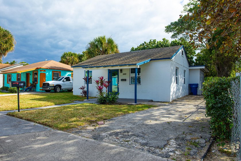 Home is move-in ready! This spacious 4-bedroom, 2-bath - photo 2