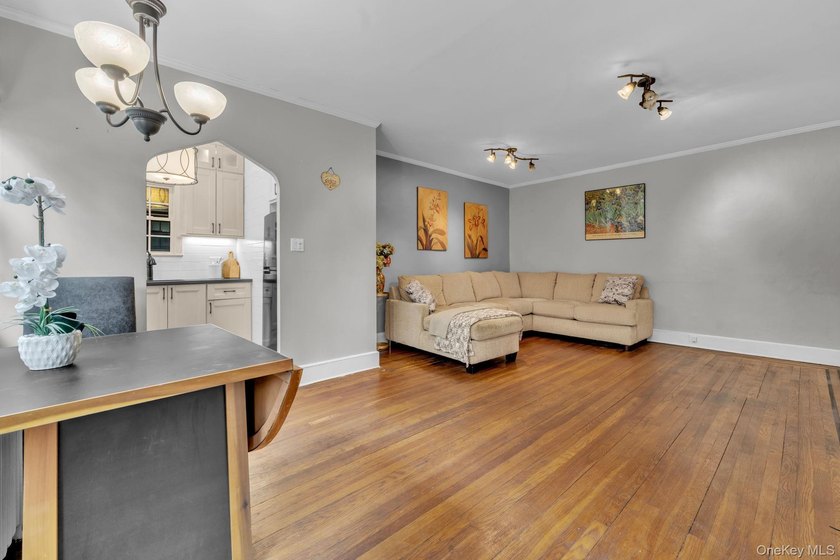 Move right into this beautifully renovated one bedroom, one bath - photo 3