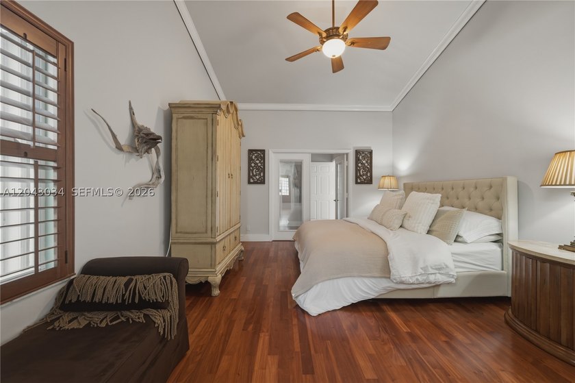 A RARE OPPORTUNITY to own a truly TURNKEY 4 BED + OFFICE, 2.5 - photo 11