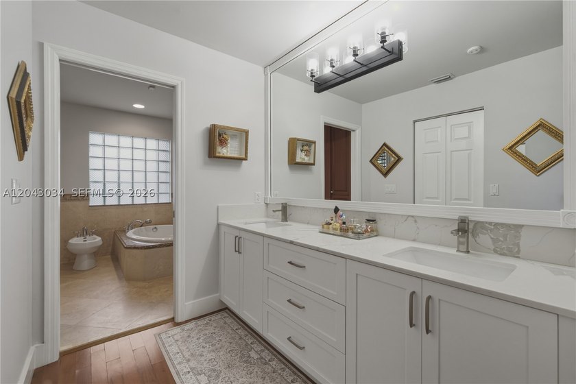 A RARE OPPORTUNITY to own a truly TURNKEY 4 BED + OFFICE, 2.5 - photo 14