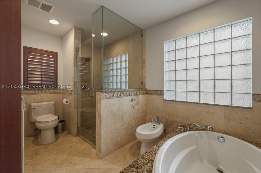 A RARE OPPORTUNITY to own a truly TURNKEY 4 BED + OFFICE, 2.5 - photo 16