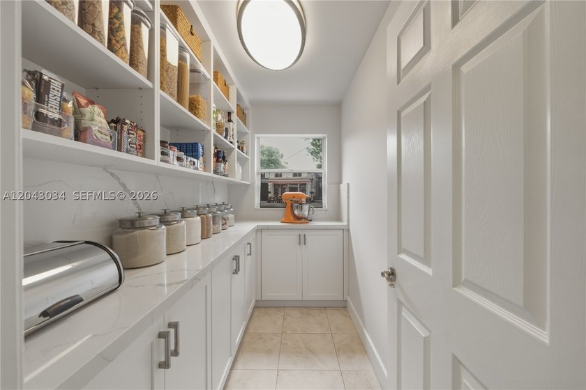 A RARE OPPORTUNITY to own a truly TURNKEY 4 BED + OFFICE, 2.5 - photo 21