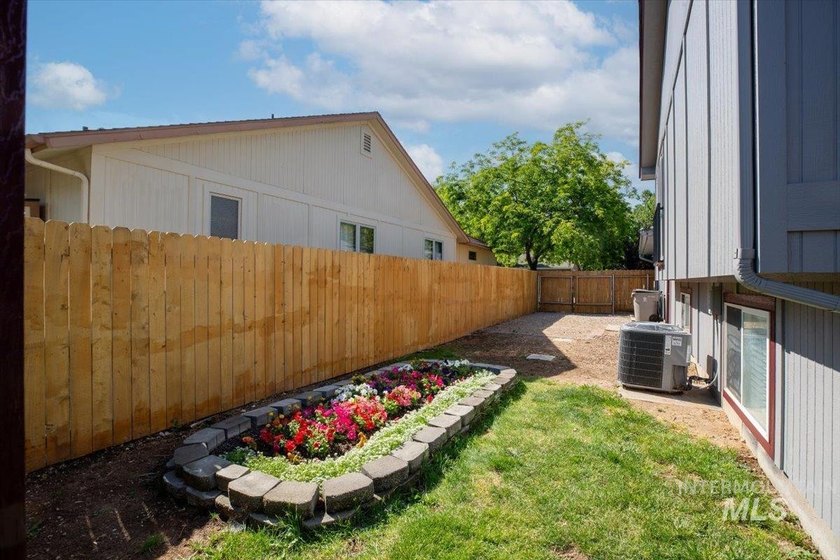 Location Location! This corner lot, brick home lives larger than - photo 27