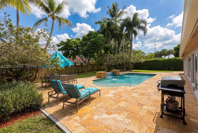 A RARE OPPORTUNITY to own a truly TURNKEY 4 BED + OFFICE, 2.5 - photo 30