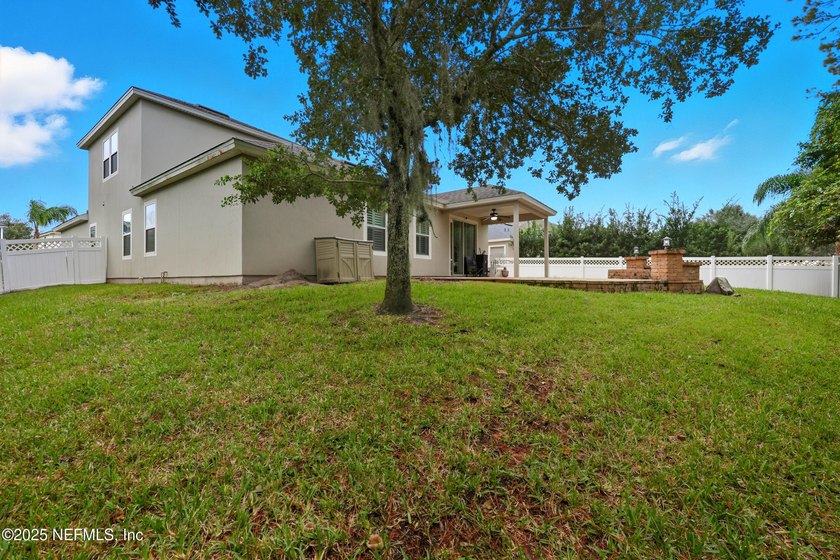 New Roof!! This beautifully maintained 5-bedroom, 3-bath home - photo 31