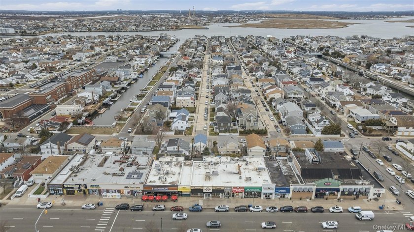 Nestled in the highly desirable Canals section of Long Beach - photo 40