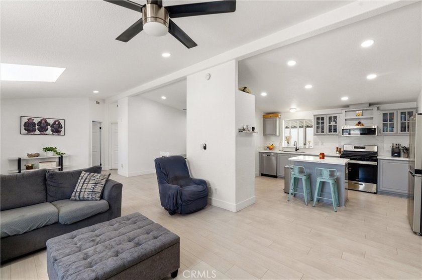 Welcome to coastal living at its best in this beautifully - photo 12