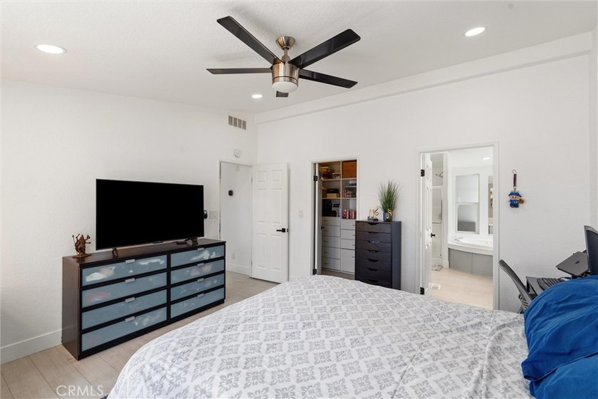 Welcome to coastal living at its best in this beautifully - photo 24