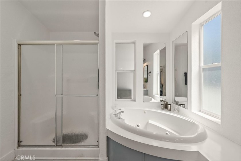 Welcome to coastal living at its best in this beautifully - photo 27