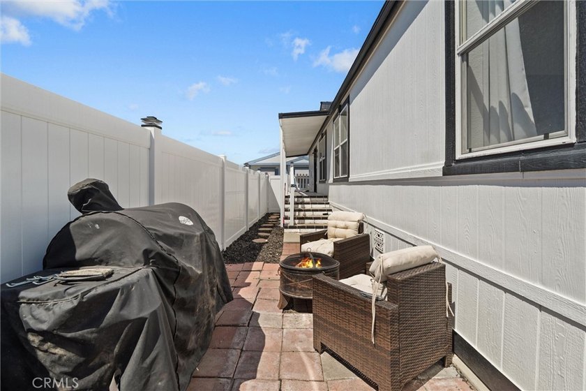 Welcome to coastal living at its best in this beautifully - photo 38