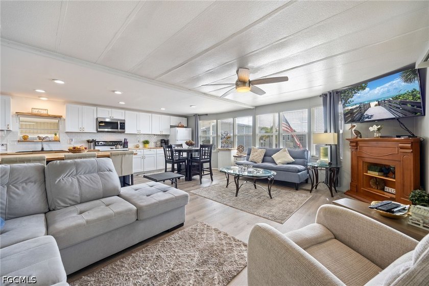 Welcome to your dream home in Six Lakes Country Club! This - photo 8