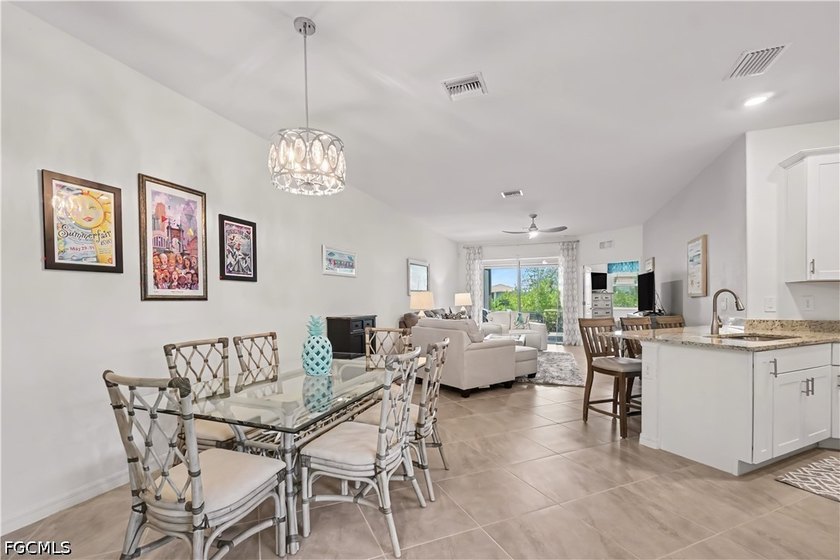 Welcome to this FULLY FURNISHED villa offering easy Florida - photo 7