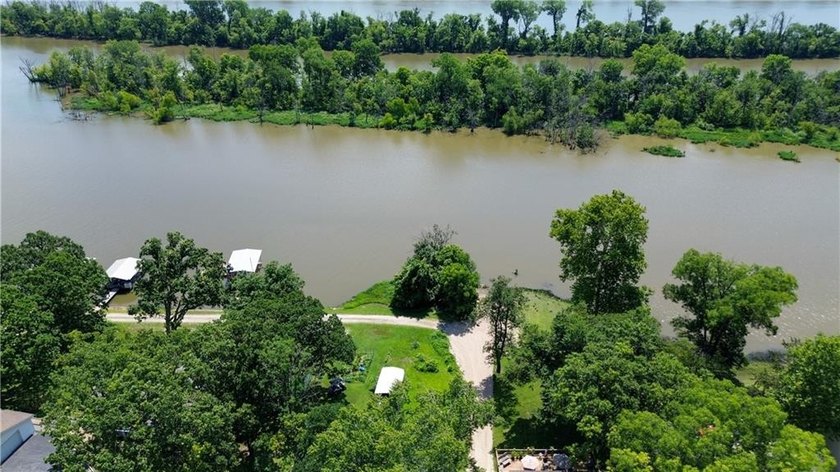 MOTIVATED SELLER-BRING YOUR OFFER! Why pay lakefront prices when - photo 3