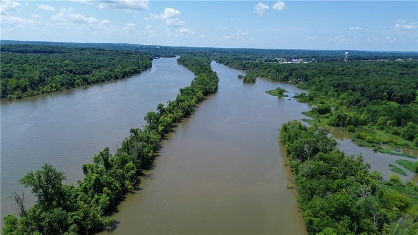 MOTIVATED SELLER-BRING YOUR OFFER! Why pay lakefront prices when - photo 8